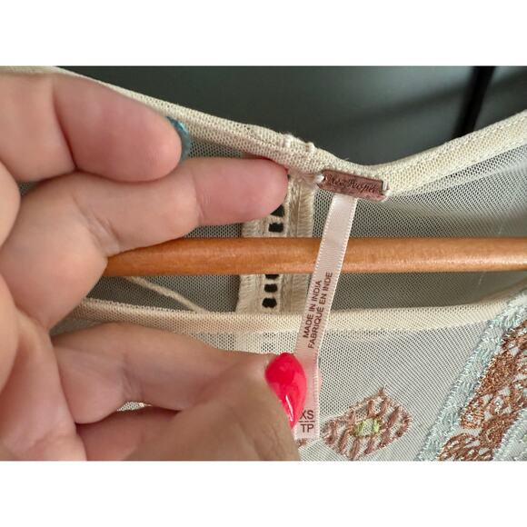 FREE PEOPLE sz XS Flutter sleeve embroidered mesh layer top in cream EUC - Picture 2 of 5